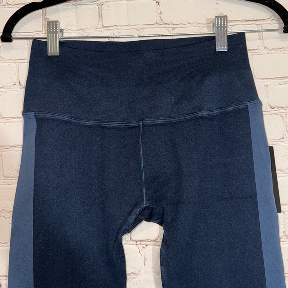 PEL0TON Seamless Leggings, Size Medium, NWT - Picture 4 of 9
